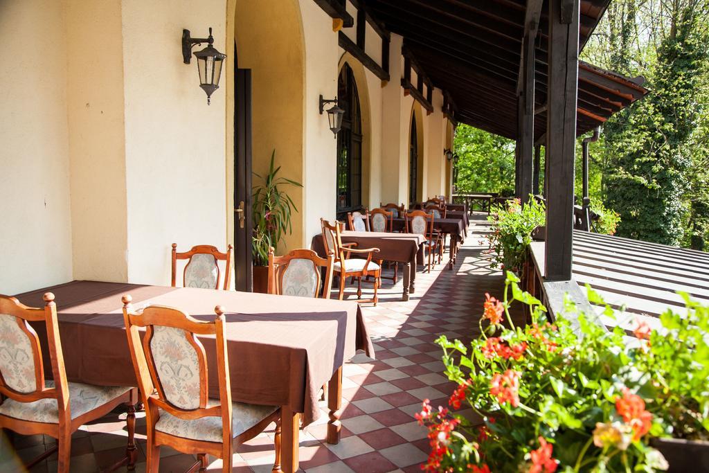 Hotel Maria Strzelin Exterior photo